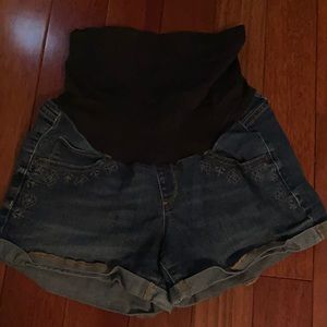 Super Cute and Stretchy Maternity Shorts!